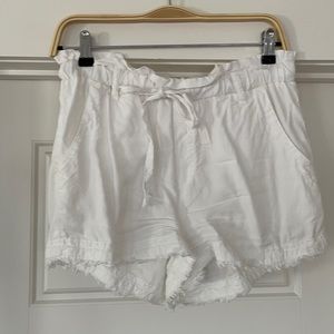 Bella Dahl white fringe edge shorts